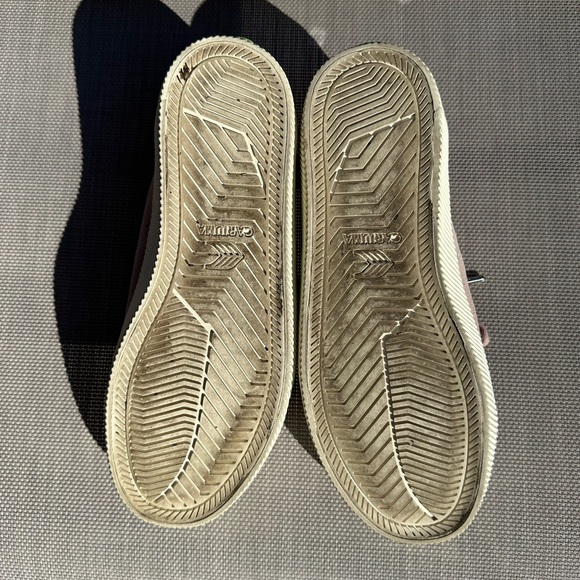 Cariuma pink suede sneakers in a size 6. Great condition. Super comfy! - Picture 6 of 8